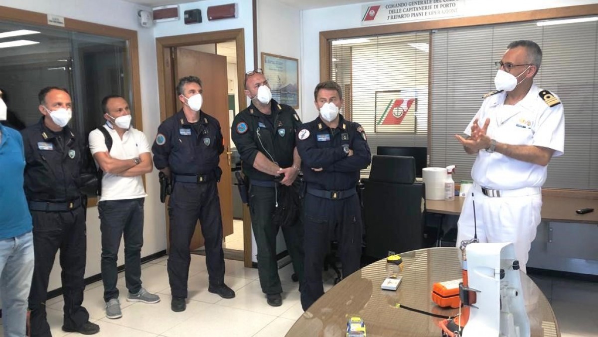 Meeting with managers and staff of the Bari State Police's Flight Department and Telecommunications Zone