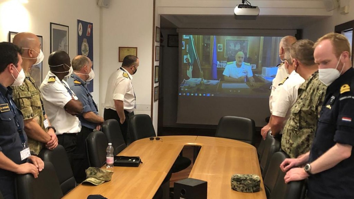 Gli Ufficiali sommergibilisti del 3° corso C.R.F. (Coordinator Rescue Forces) in visita alla Stazione satellitare